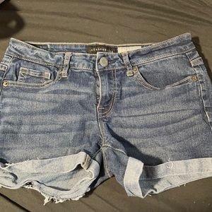 Aeropostale jean shorts,size 4,very comfortable